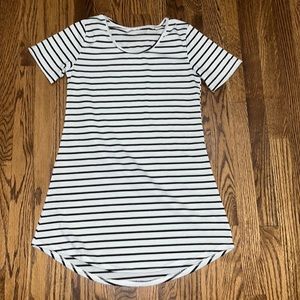 Women’s white and black striped short sleeve tshirt dress
